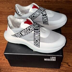 Love Moschino Criss Cross White Faux Fur training sneakers size US women 10